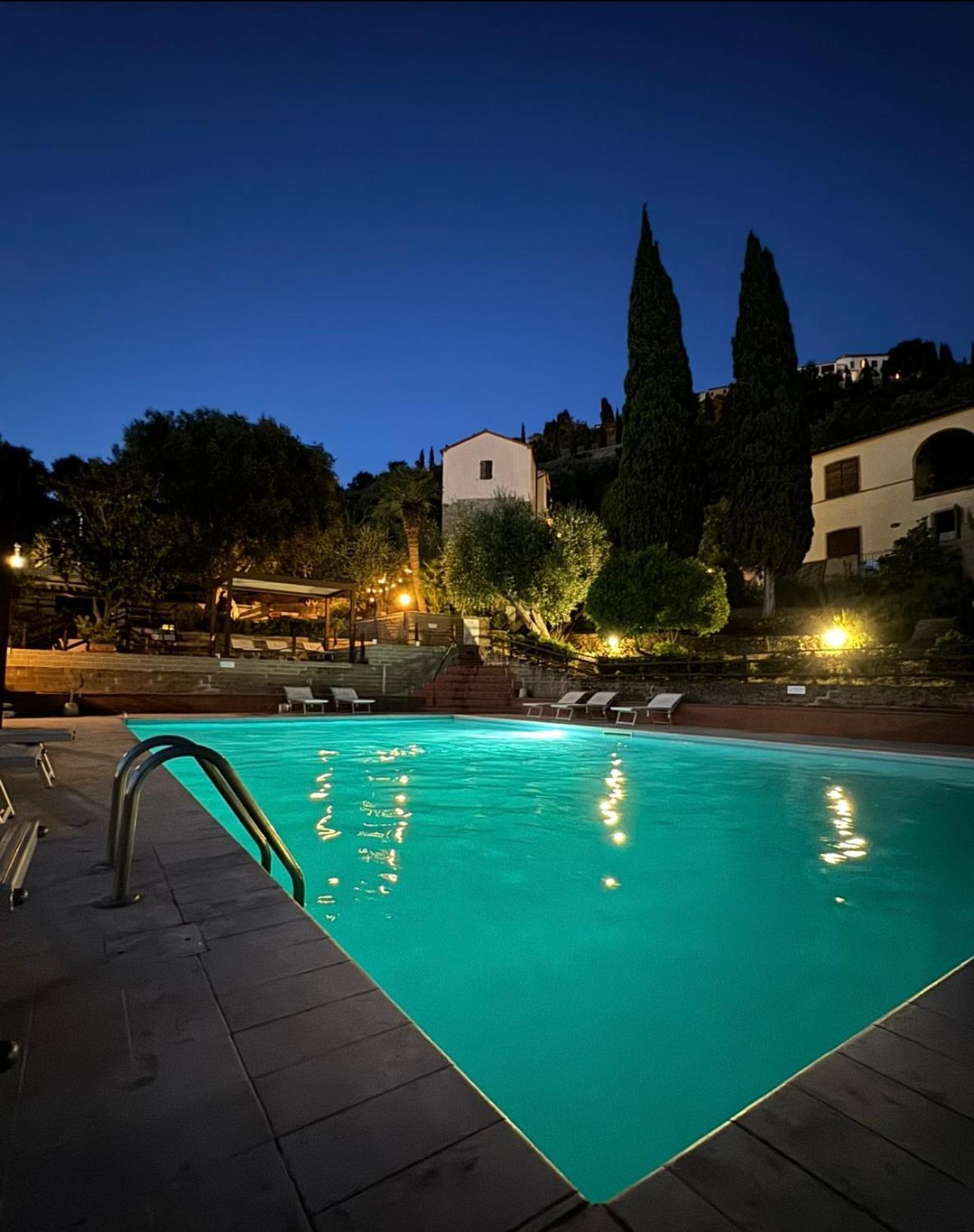 Madonna Del Poggio Cav Aparthotel สการ์ลีโน ภายนอก รูปภาพ