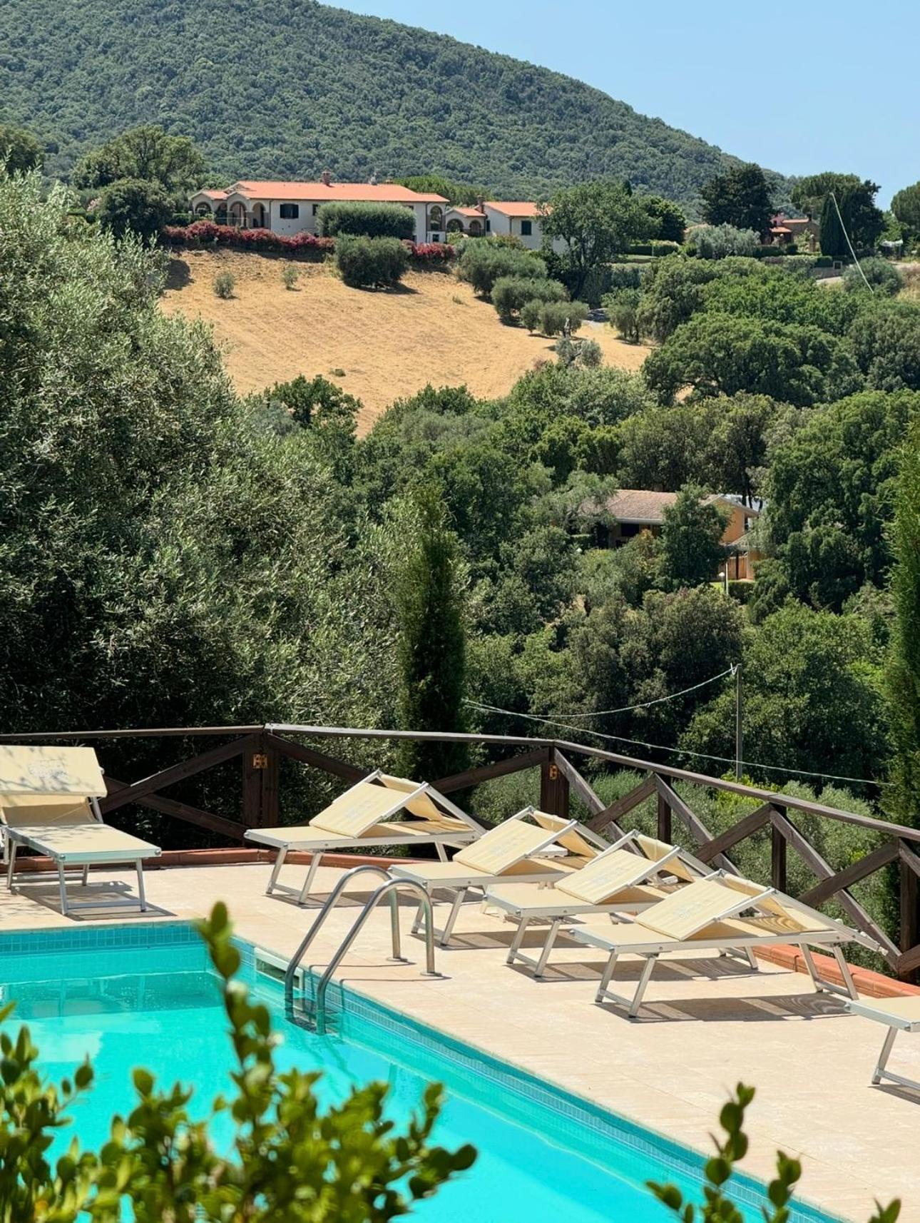 Madonna Del Poggio Cav Aparthotel สการ์ลีโน ภายนอก รูปภาพ